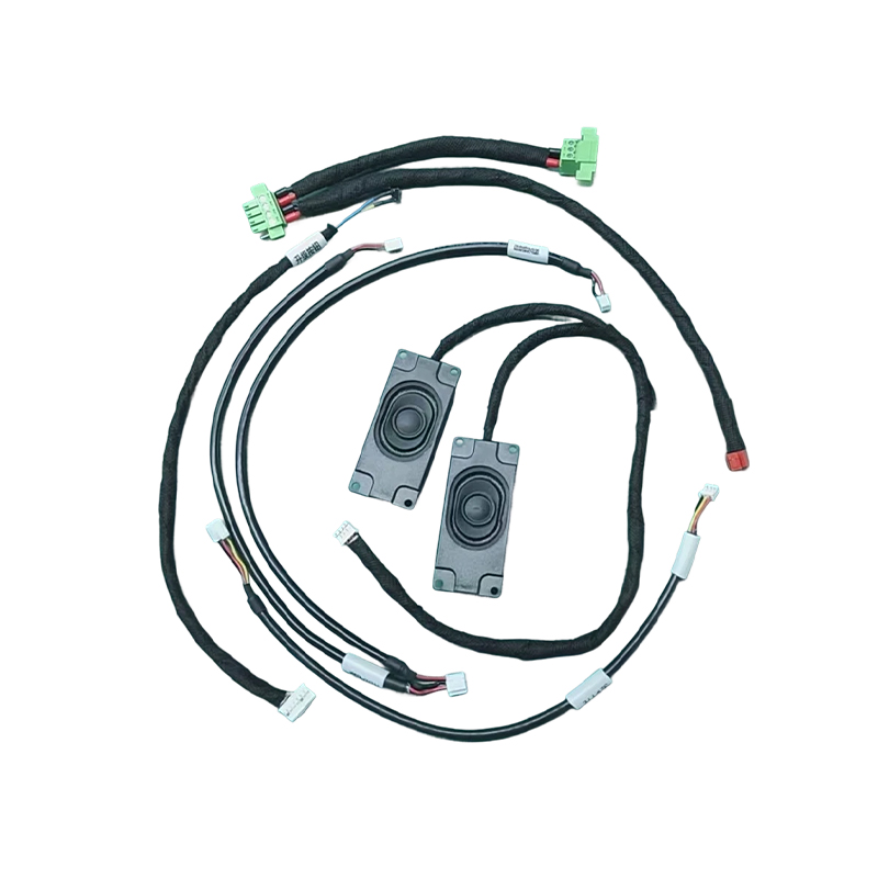 How do electronic wiring harnesses achieve stable power transmission with low resistance and high conductivity through structural optimization and material selection?