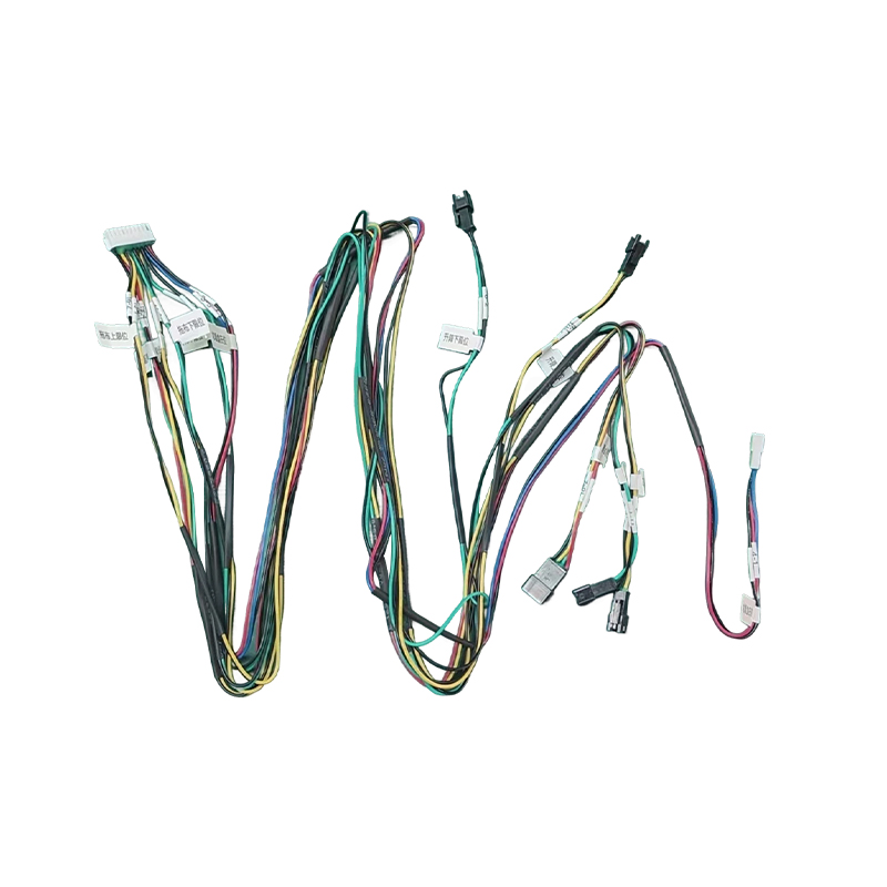 How do electronic wiring harnesses address signal attenuation and distortion issues during high-frequency signal transmission?